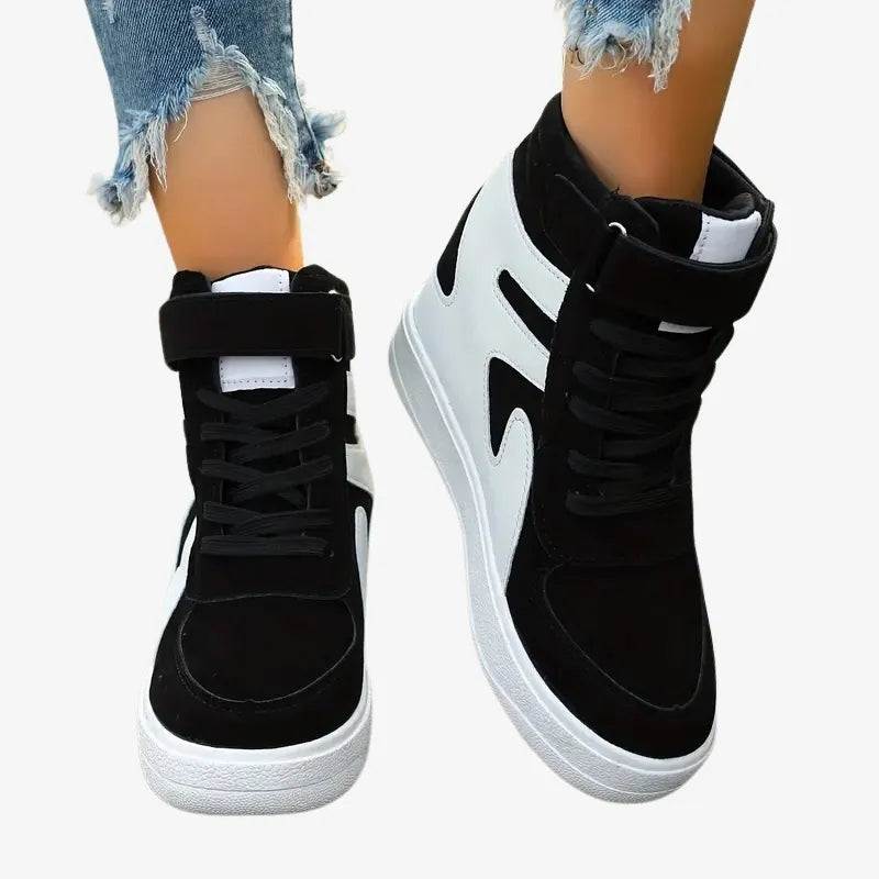 Vibe Black & White Sneakers